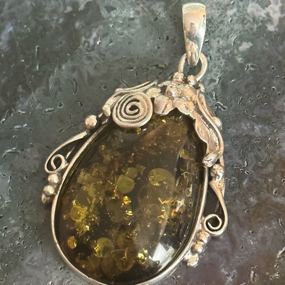Green amber southwestern large sterling silver pendant - Picture 2 of 4